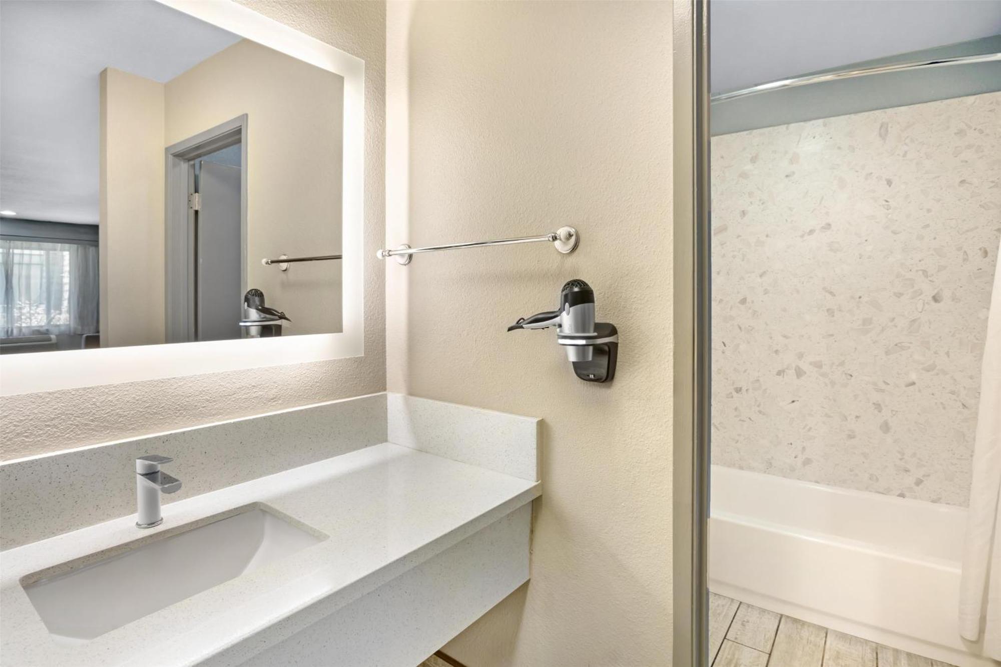 Western Big Country Hotel 2*