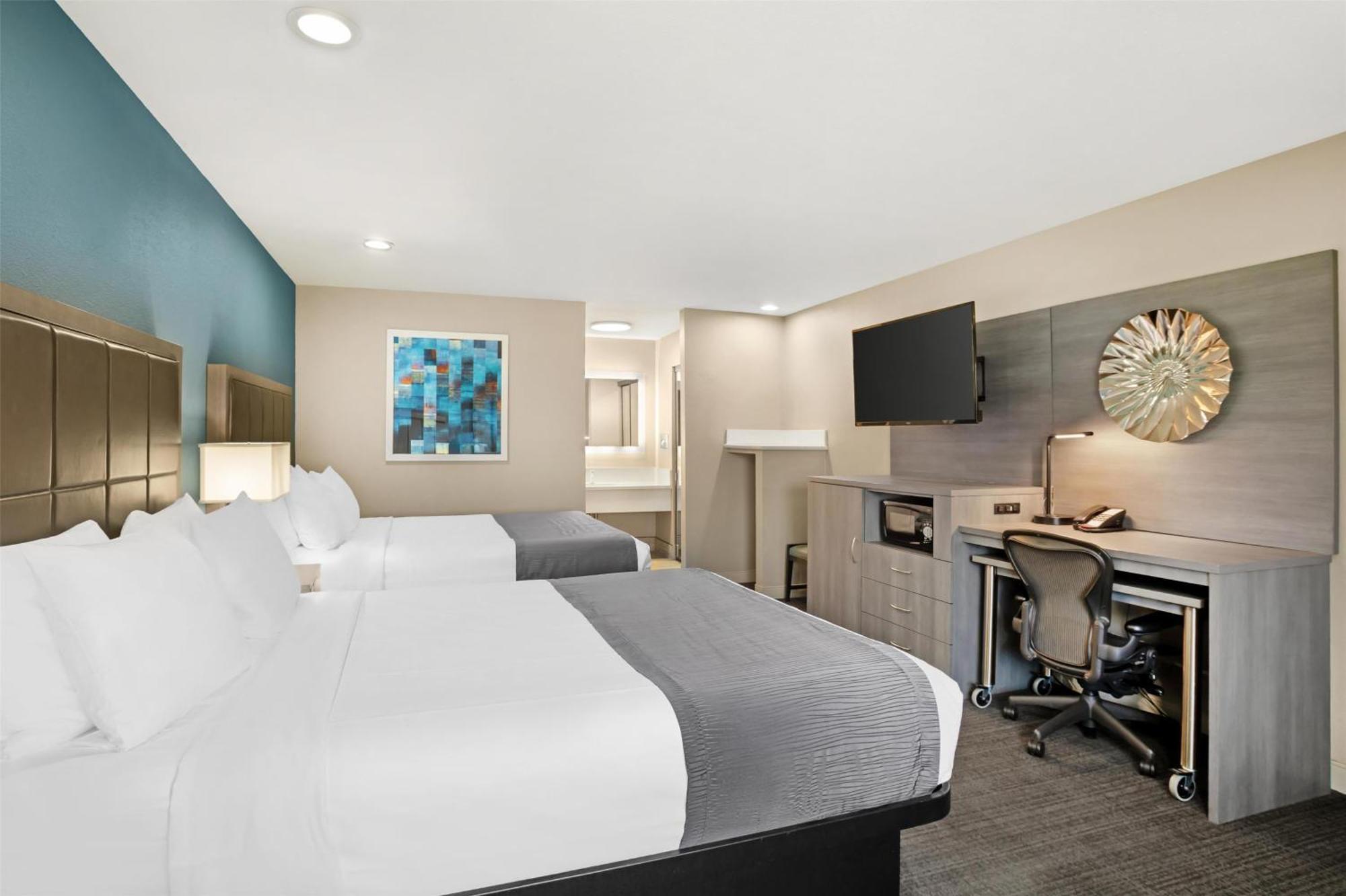 Western Big Country Hotel 2*