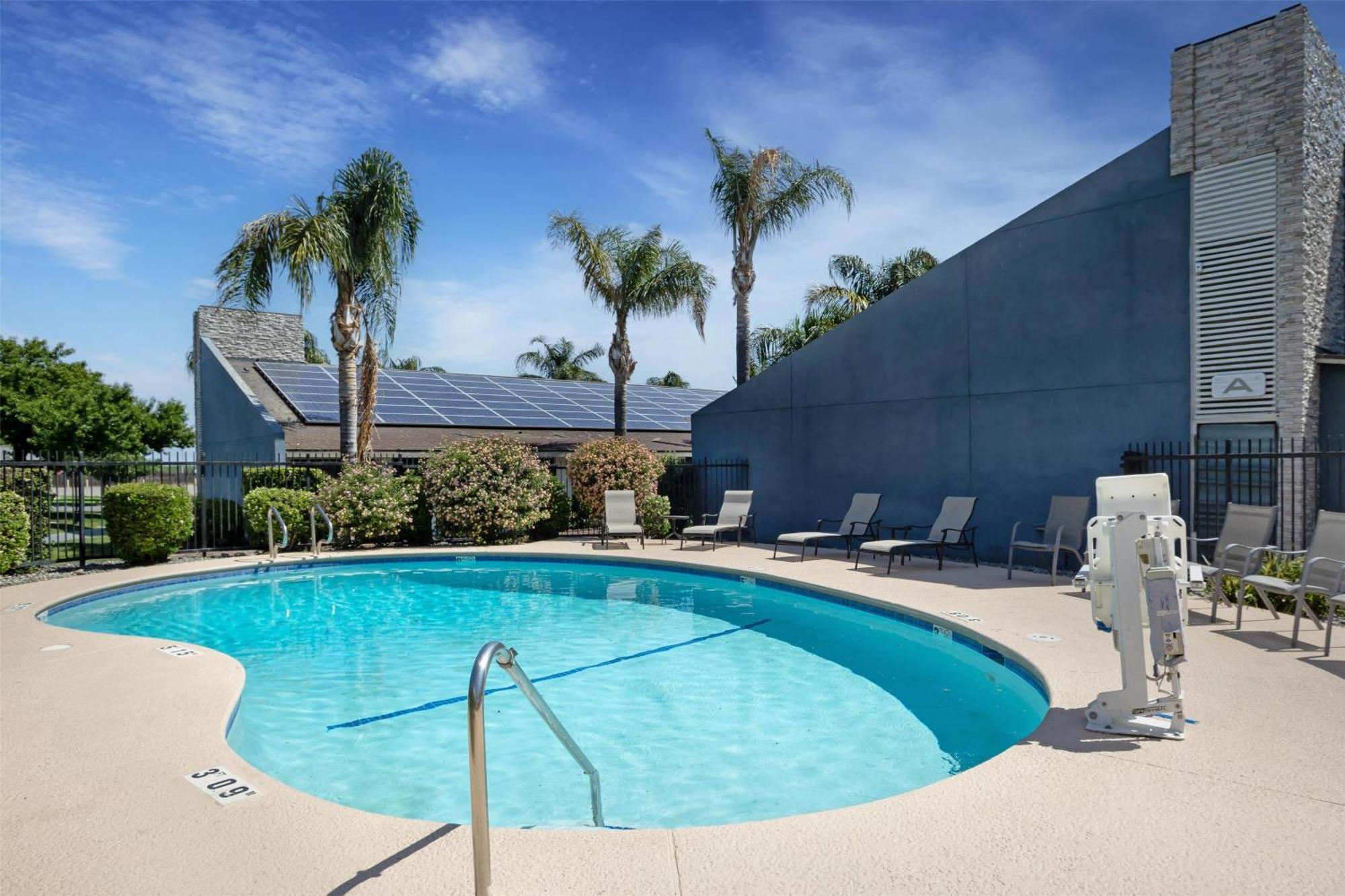 Western Big Country Hotel 2*