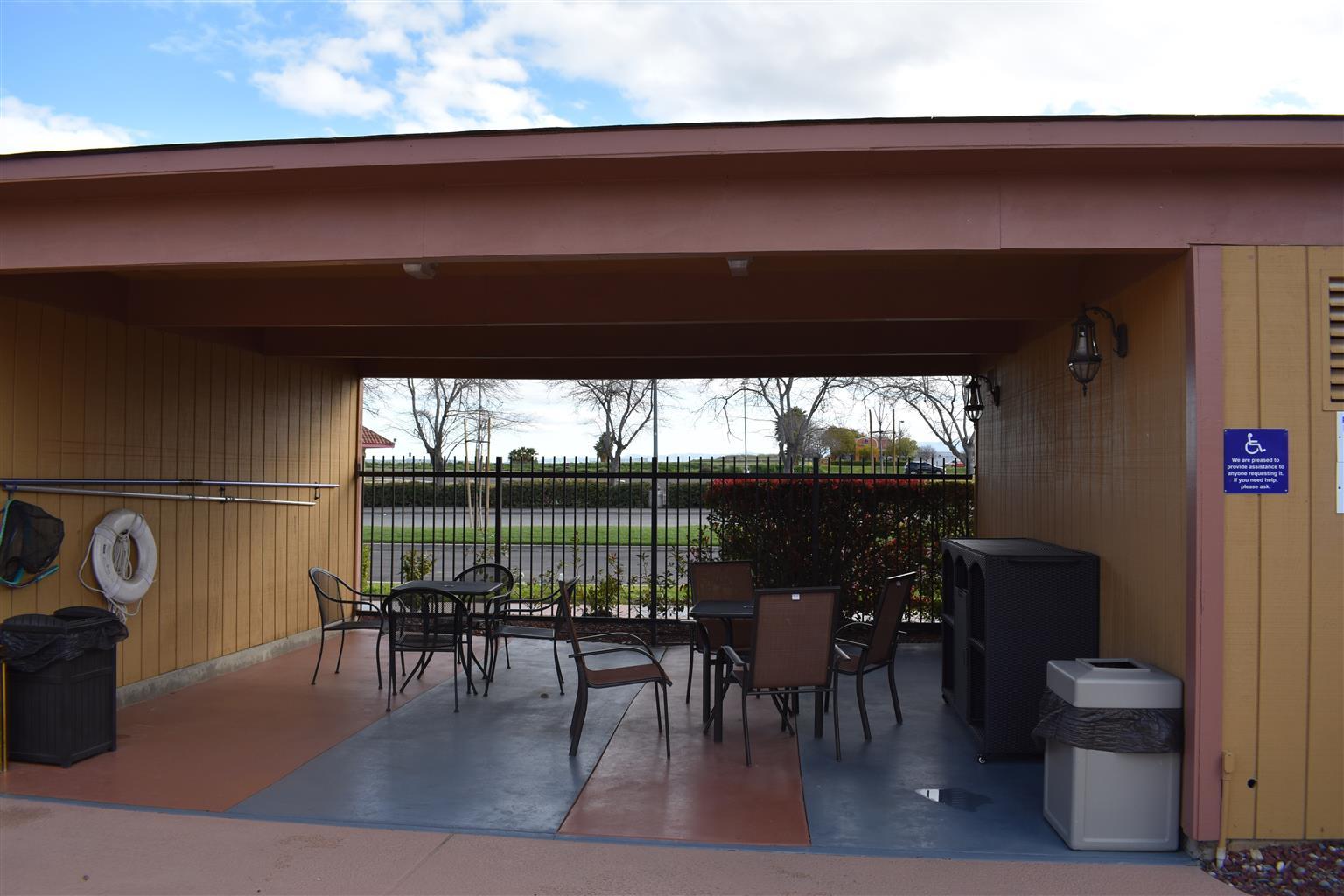 Western Big Country Hotel 2*