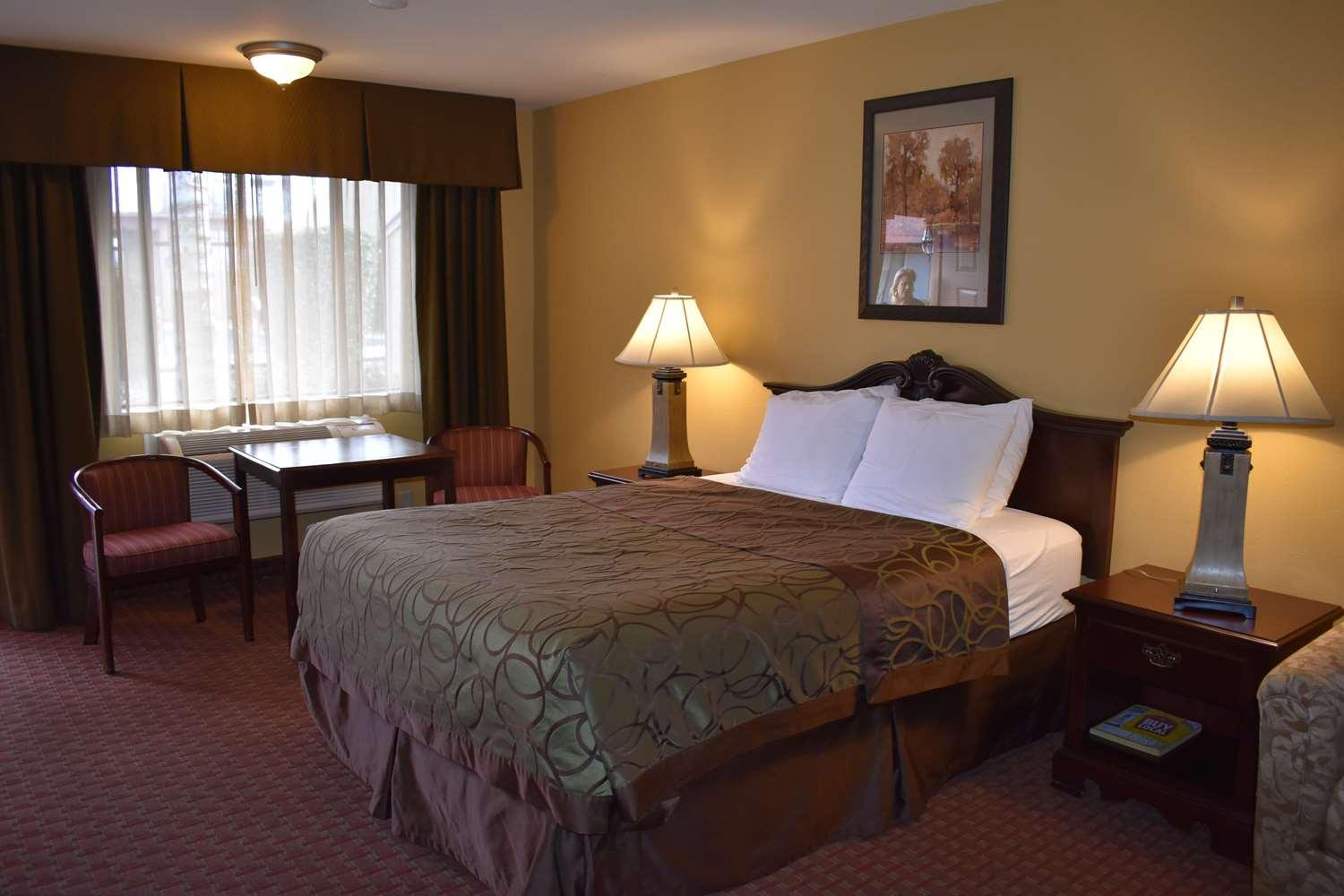 Western Big Country Hotel 2*